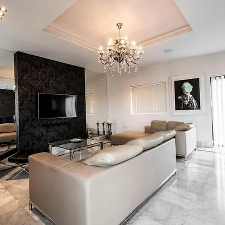 Penthouse Retreat Apartament *
