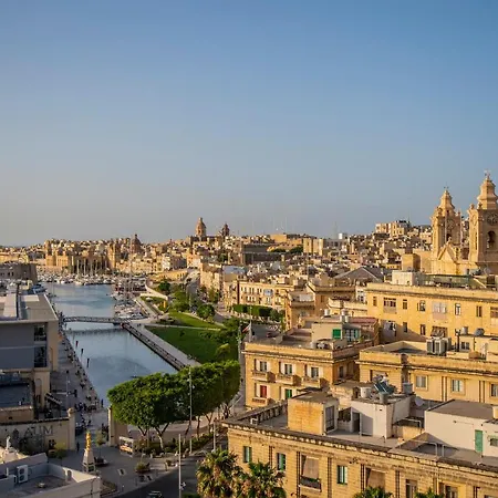 Penthouse Retreat דירה